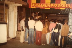 Crowds at Armands