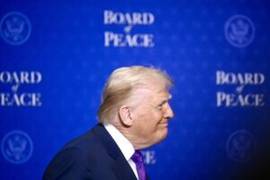 Trump sugiere que podría tomar una decisión sobre Irán en unos "diez días"