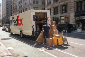 New,York,Ny,Usa april,10,,2023,Fedex,Workers,Prepare,To
