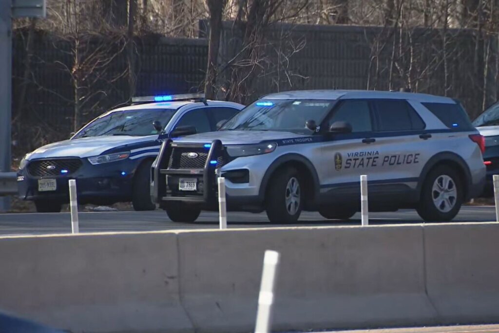 495 crash stabbing