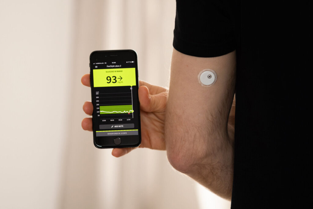 FreeStyle Libre 3 Sensor and App on the Smartphone