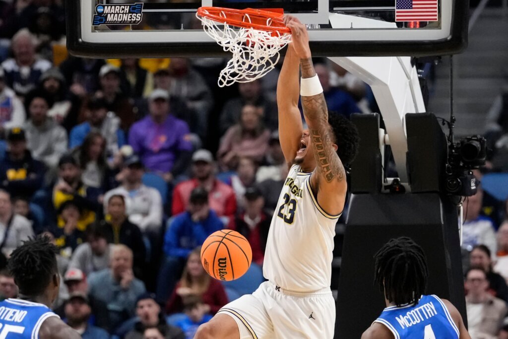 NCAA Saint Louis Michigan Basketball