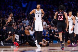 Spurs 76ers Basketball