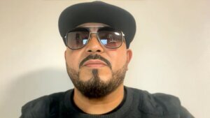 Ciudadano estadounidense detenido durante 3 años dice que lo perdió todo y espera reconstruirlo
