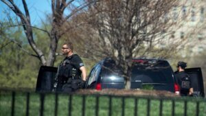 Policias blancos casa blanca