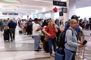 US Airport Lines Worsen As TSA Agents Miss Their First Full Pay