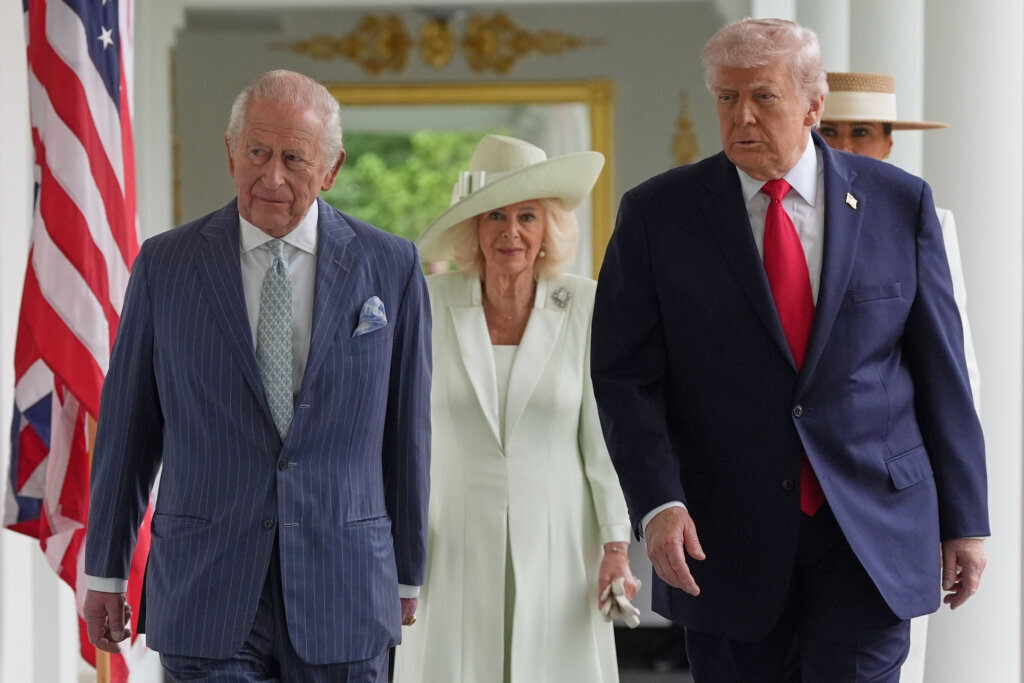 President Donald Trump walks with Britain's King Charles III, Queen Camilla and first lady Melania Trump to the Oval Office at White House, Tuesday, April 28, 2026, in Washington, during a State Visit. (AP Photo/Alex Brandon)