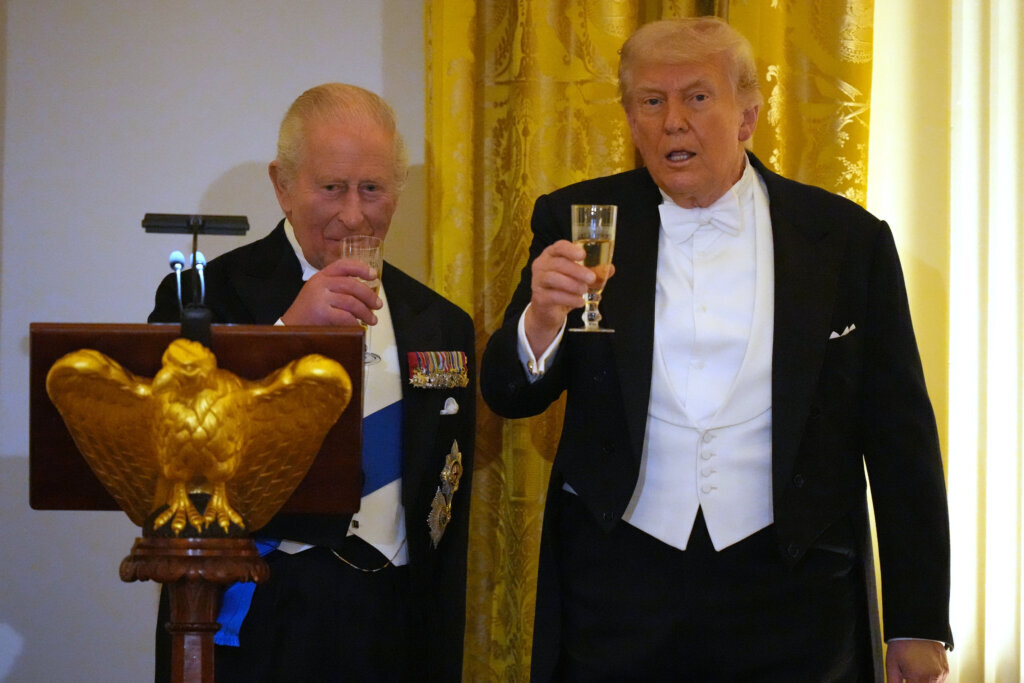 Britain's King Charles III toasts with Britain's King Charles III during a State Dinner with first lady Melania Trump and Queen Camilla in the East Room of the White House State Dinner Tuesday, April 28, 2026, in Washington. (AP Photo/Alex Brandon)