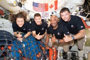 Los astronautas de Artemis II alista el regreso a la Tierra y su amerizaje en el penúltimo día de misión