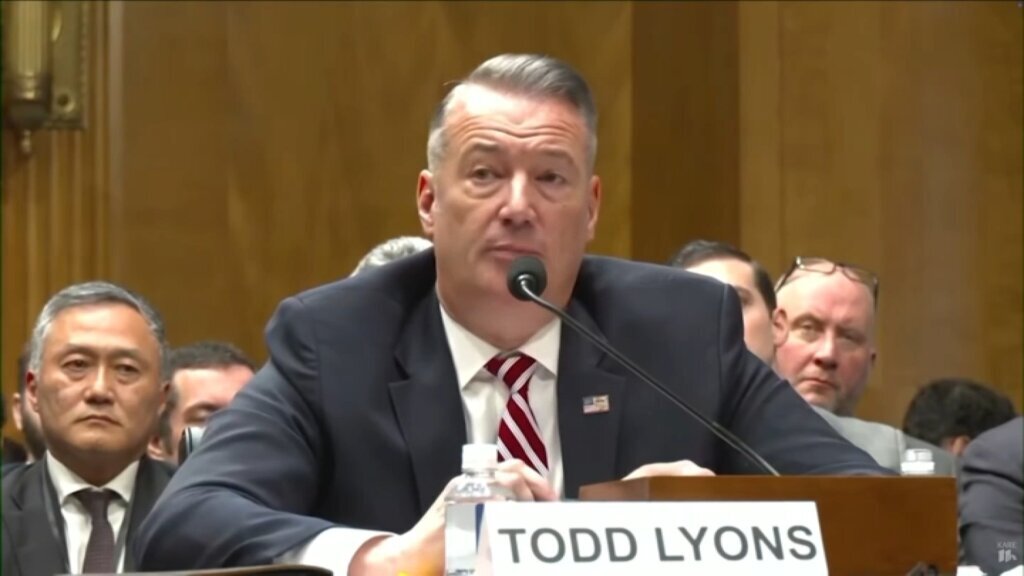 Todd Lyons
