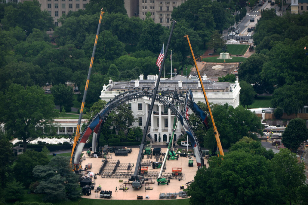 Equipment is seen being placed on the South Lawn of the White House, Tuesday, May 26, 2026, in Washington for a future UFC mixed martial arts fight to be held on June 14 as part of America 250 celebrations. (AP Photo/Mark Schiefelbein)