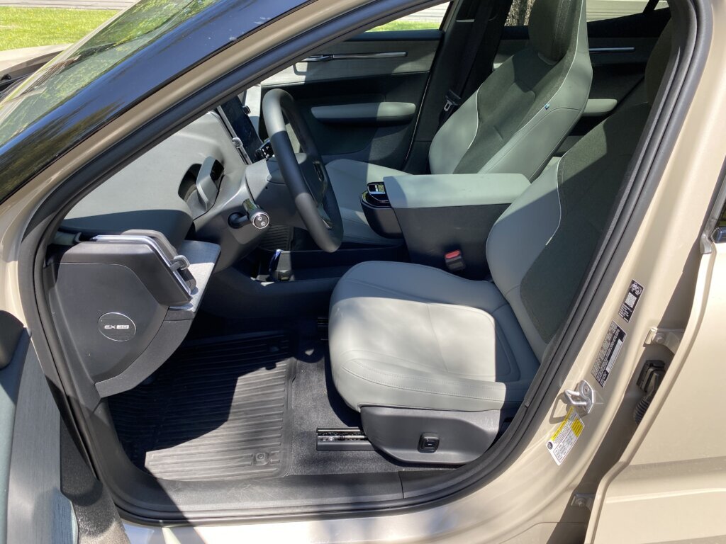 Inside, there’s no start or stop button: just walk up, grab the door handle, get in and drive.