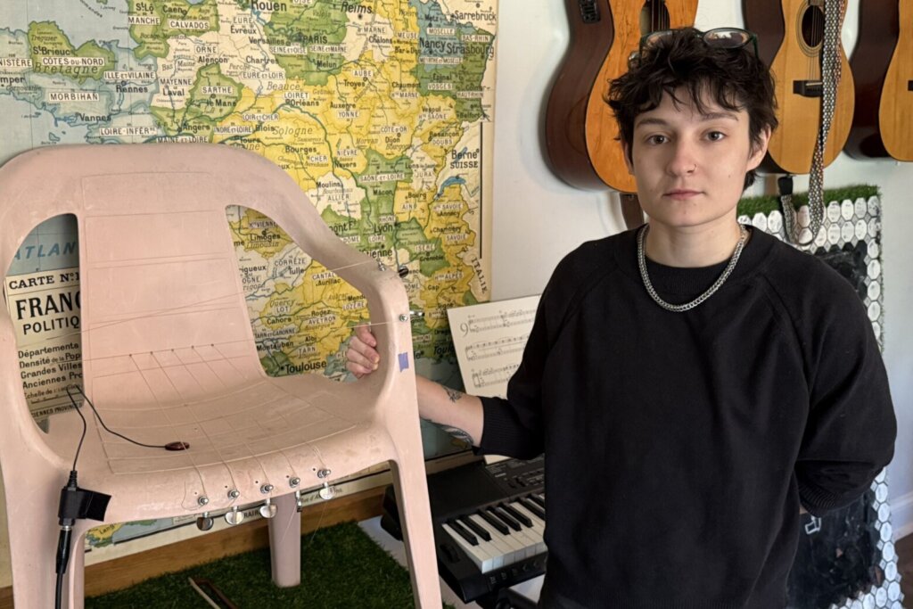 Musical monobloc chair