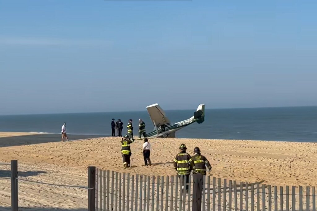 Plane emergency landing