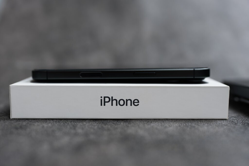 Bangkok,,Thailand, ,December,31,,2025,:,Black,Apple,Iphone