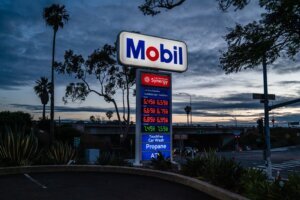 US Gasoline Tops $4.50 a Gallon for First Time Since July