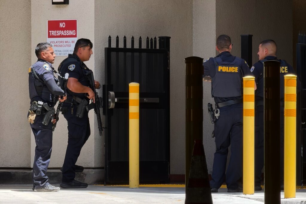 CALIFORNIA BANCO HOMBRE ATRINCHERADO