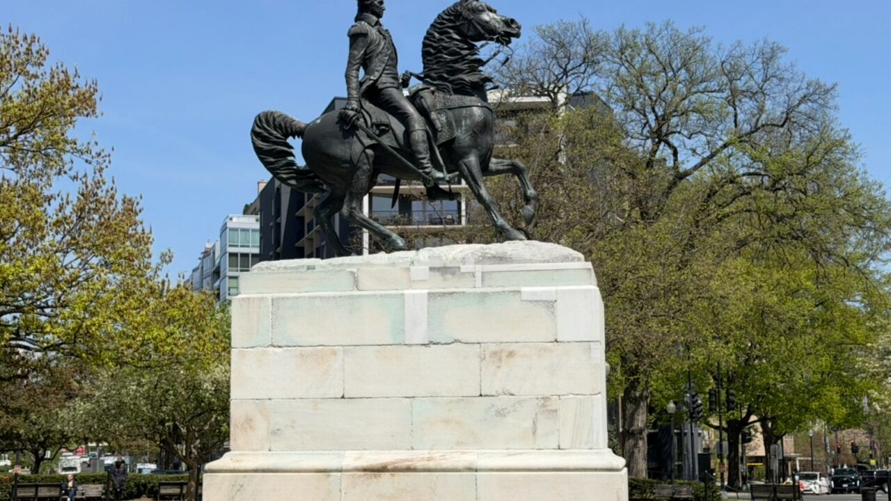 Statue Washington Circle